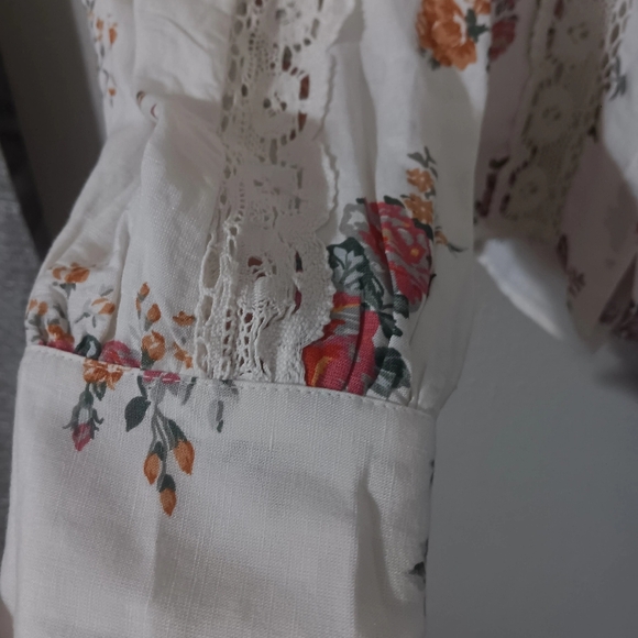 ZARA,Floral Embroidered Blouse - Picture 4 of 10